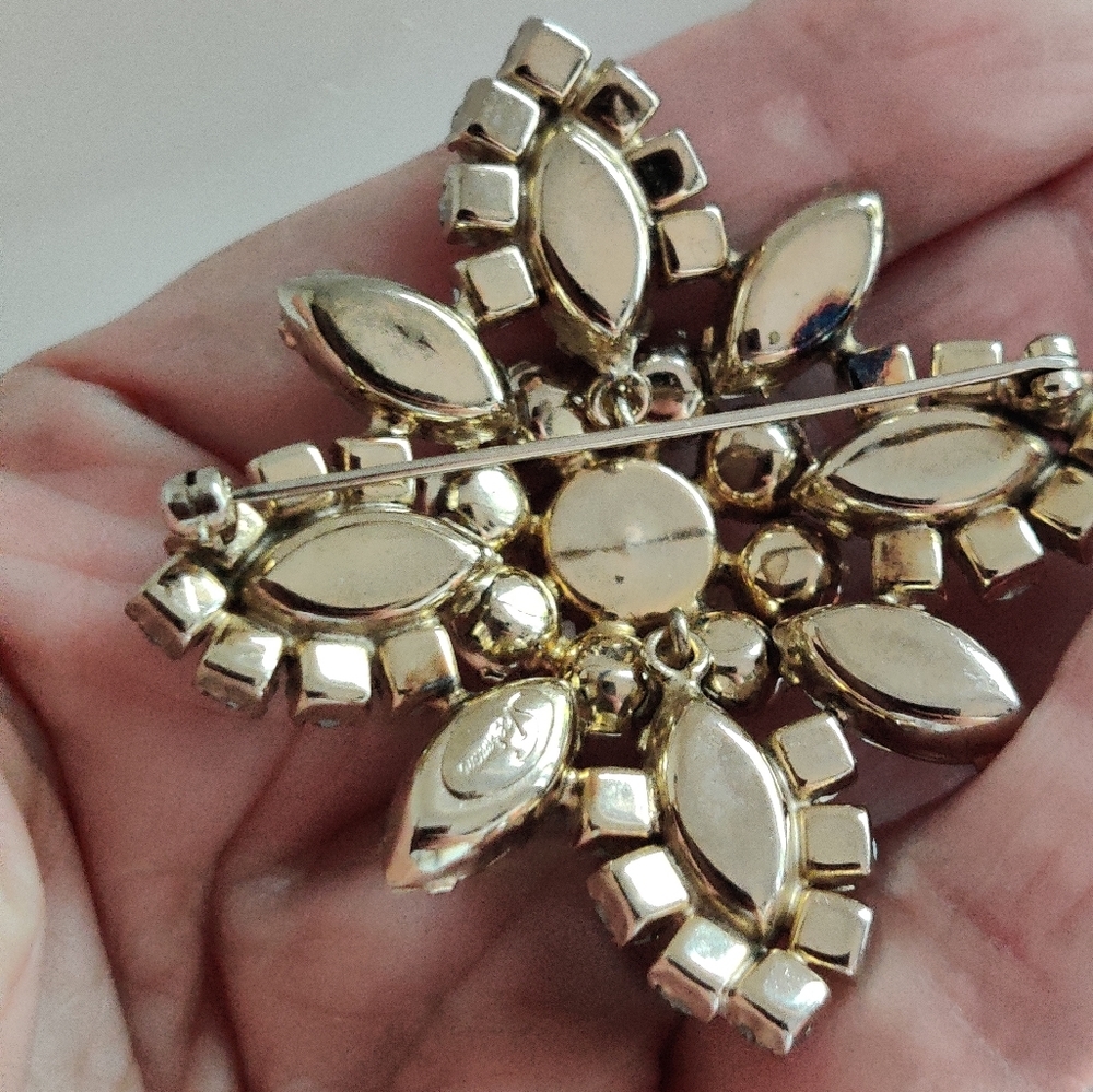 Exquisite Sherman Brooch - Picture 11 of 15